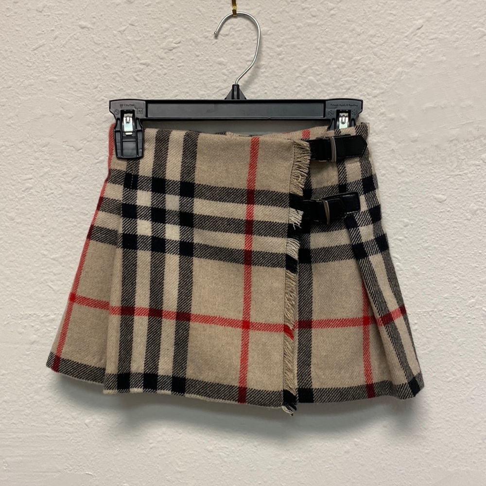 Burberry plaid skirt!